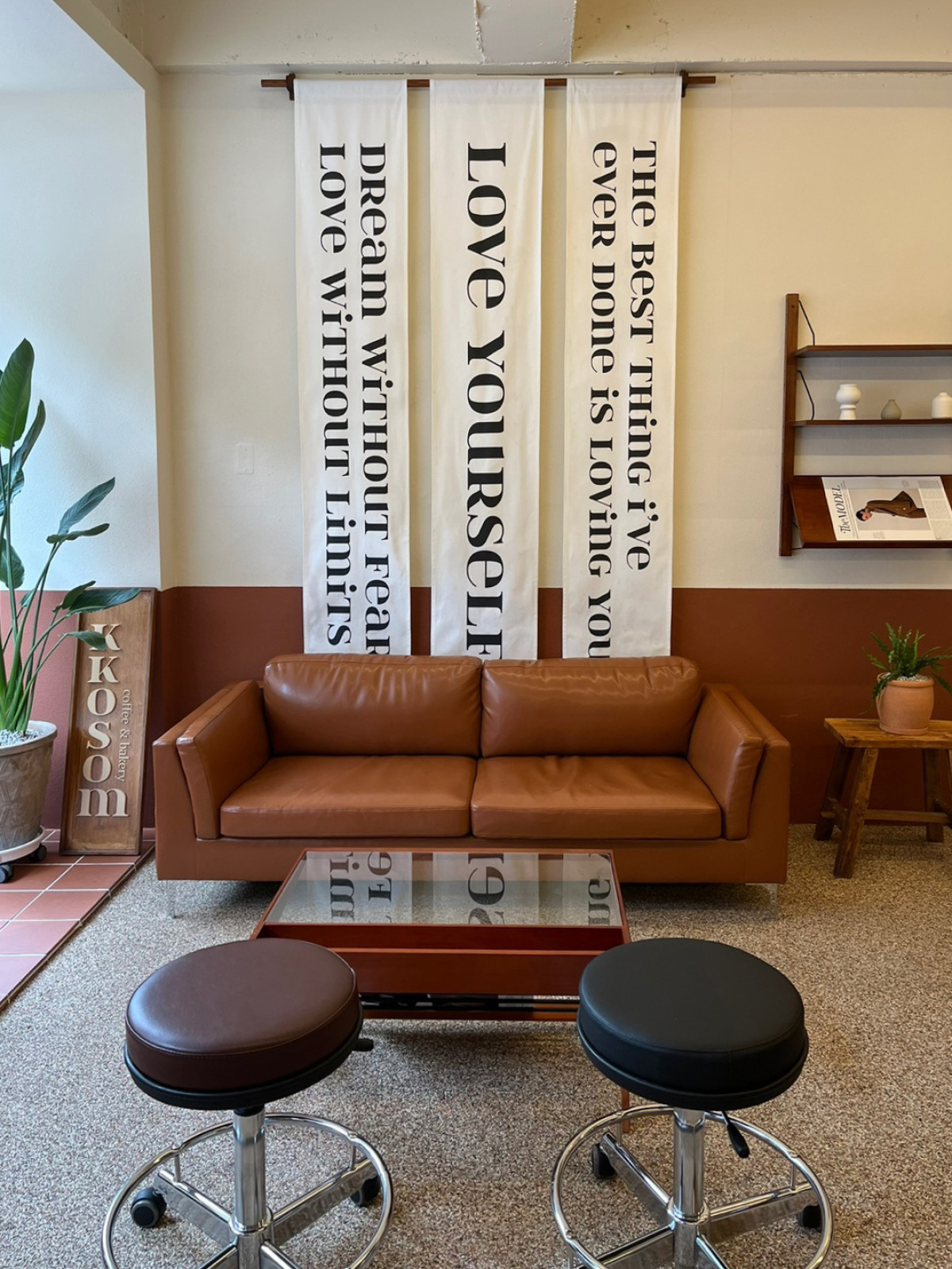 광목10수화이트호두나무 돌출형브라켓@김지인 꼬솜제과.jpg